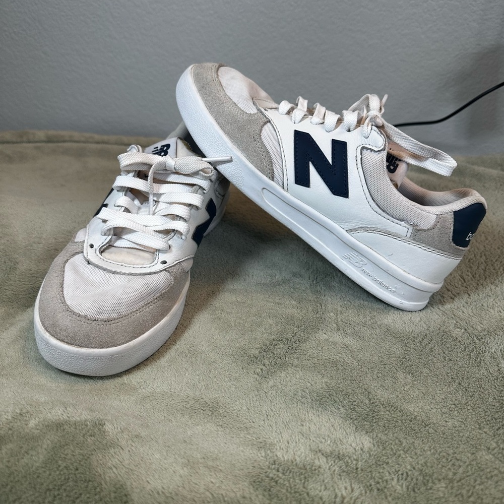 New Balance 300 - The Court Line - Women’s Size 6.5 - White And Navy